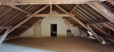 Château du XVIIIème à 1h10 de Paris. Conçu pour accueillir activités professionnelles et vie familiale indépendante.
