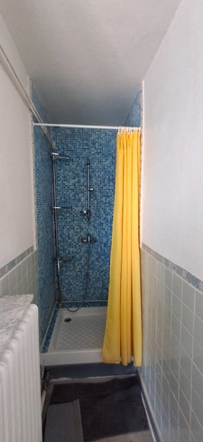 Château du XVIIIème à 1h10 de Paris. Conçu pour accueillir activités professionnelles et vie familiale indépendante.