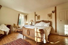 Beau château du XVIIIe siècle avec dépendances, incluant une salle de réception, situé dans l'Orne.