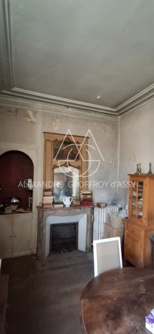 Rénovez cette maison de 143 m2 avec dépendances et deux jardins dans Tours.