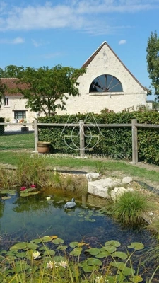 Ferme du 17eme sur 4,2ha à Sainte Maure de Touraine: Mariage/Evènementiel: Opportunité d'investissement unique!