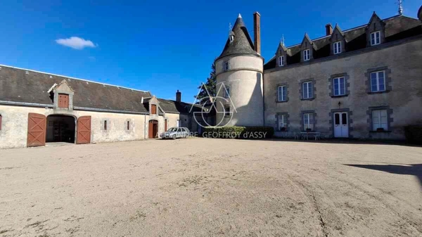 Exceptionnel château XV-XVI et XIXe avec son hameau et ses 108 hectares avec possibilité d’acheter 200ha attenants supplémentaires.