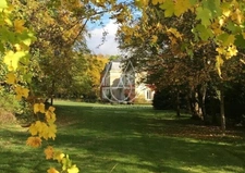 Beau château du XVIIIe siècle avec dépendances, incluant une salle de réception, situé dans l'Orne.