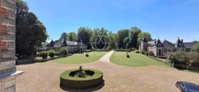 Château du XVIIIème à 1h10 de Paris. Conçu pour accueillir activités professionnelles et vie familiale indépendante.