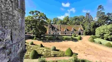 A magnificent collection of castles dating from the 15th, 17th and 18th centuries, located 1 hour and 20 minutes from Paris, in the heart of the Perche region. 