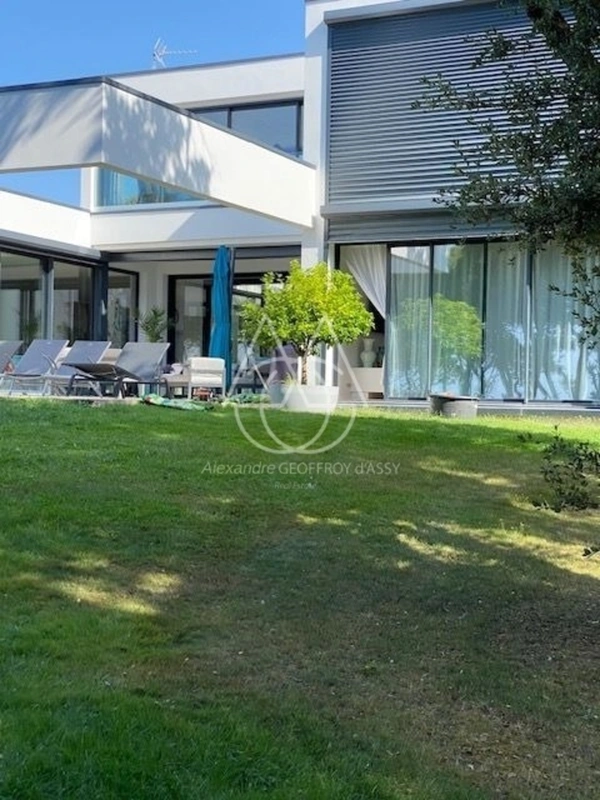 Exceptionnel à proximité de Royan. Villa avec une vue panoramique sur mer.