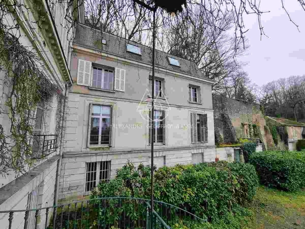 Ancien prieuré à restaurer idéalement à 5 minutes du centre de Tours.