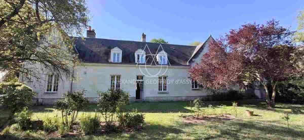 Superbe Maison en piere de taille du XVIII ème en parfait état au sud de Tours. A 8 min des halles de Tours et 2 min d’une sortie d’Auturoute