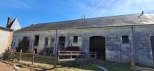 Château du XVIIIème à 1h10 de Paris. Conçu pour accueillir activités professionnelles et vie familiale indépendante.