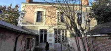 Rénovez cette maison de 143 m2 avec dépendances et deux jardins dans Tours.