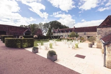 Ferme du 17eme sur 4,2ha à Sainte Maure de Touraine: Mariage/Evènementiel: Opportunité d'investissement unique!