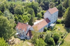 Charmant moulin à 25 min de Tours construit en 1550 sur 9,9ha