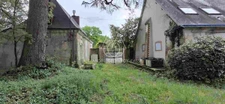 Château fin XIX eme surplombant la Loire avec une vue époustouflante. A rénover.