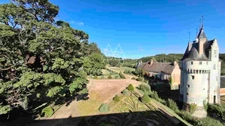Magnifique ensemble de châteaux datant des XVe, XVIIe et XVIIIe siècles, situé à 1h20 de Paris, au cœur de la région du Perche avec un parc de 22ha. 