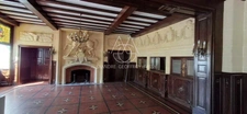 Château du XVIIIème à 1h10 de Paris. Conçu pour accueillir activités professionnelles et vie familiale indépendante.