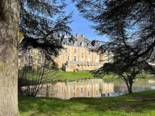 19th century castle with a 75 ha park, located in the immediate vicinity of Poitiers.