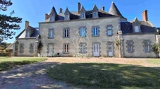 Exceptionnel château XV-XVI et XIXe avec son hameau et ses 108 hectares avec possibilité d’acheter 200ha attenants supplémentaires.