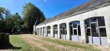 Château du XVIIIème à 1h10 de Paris. Conçu pour accueillir activités professionnelles et vie familiale indépendante.