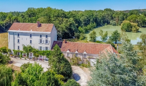 Charmant moulin à 25 min de Tours construit en 1550 sur 9,9ha