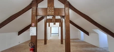 Château du XVIIIème à 1h10 de Paris. Conçu pour accueillir activités professionnelles et vie familiale indépendante.