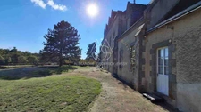 Exceptionnel château XV-XVI et XIXe avec son hameau et ses 108 hectares avec possibilité d’acheter 200ha attenants supplémentaires.
