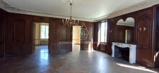 Château du XVIIIème à 1h10 de Paris. Conçu pour accueillir activités professionnelles et vie familiale indépendante.