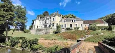 Superbe Château du XIXe avec 1km de rivière, rénové à 10min de Blois sur 22ha-possibilité d'acheter 63ha au total.