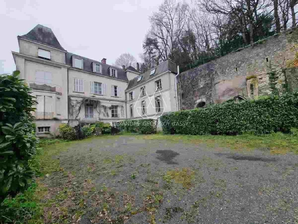 Ancien prieuré à restaurer idéalement à 5 minutes du centre de Tours.