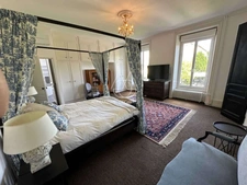 Maison à vendre 11 pièces  a 305 min de Limoges. Venez avec votre brosse à dents...