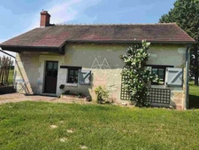 Ferme du 17eme sur 4,2ha à Sainte Maure de Touraine: Mariage/Evènementiel: Opportunité d'investissement unique!
