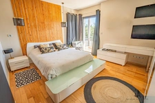 Villa contemporaine – 10 pièces – env. 300 m² – piscine – spa