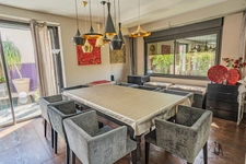 Villa contemporaine – 10 pièces – env. 300 m² – piscine – spa