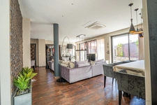 Villa contemporaine – 10 pièces – env. 300 m² – piscine – spa