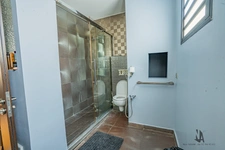 Villa contemporaine – 10 pièces – env. 300 m² – piscine – spa
