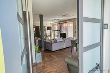 Villa contemporaine – 10 pièces – env. 300 m² – piscine – spa