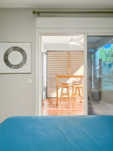 Saint-Gilles les Bains – T2 raffiné aux prestations soignées, varangue, jardin privatif et garage box