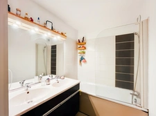🔥 À VENDRE – T3 TRAVERSANT AVEC DOUBLE VARANGUE – SAINTE-CLOTILDE 🔥