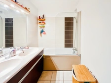 🔥 À VENDRE – T3 TRAVERSANT AVEC DOUBLE VARANGUE – SAINTE-CLOTILDE 🔥