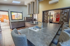 Villa contemporaine – 10 pièces – env. 300 m² – piscine – spa