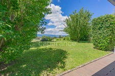5 minutes from Switzerland – Charming villa with independent studio and exceptional views