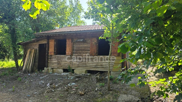 Petit chalet à rénover à  LA ROCHE SUR FORON (74)