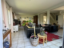 Maison familiale 6 pièces de 128 m² avec terrasse, garage et atelier-BELBEUF (76)