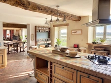 Maison à vendre 6 pièces CRICQUEVILLE-EN-BESSIN – Maison en pierre rénovée de 224 m² – 4 chambres – Terrain de 7 763 m² – Entre mer et marais