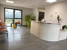 À VENDRE – 7 cabinets médicaux – Isneauville (76) – 337 m² Environ et 2 appartements - Cession de Parts sociales
