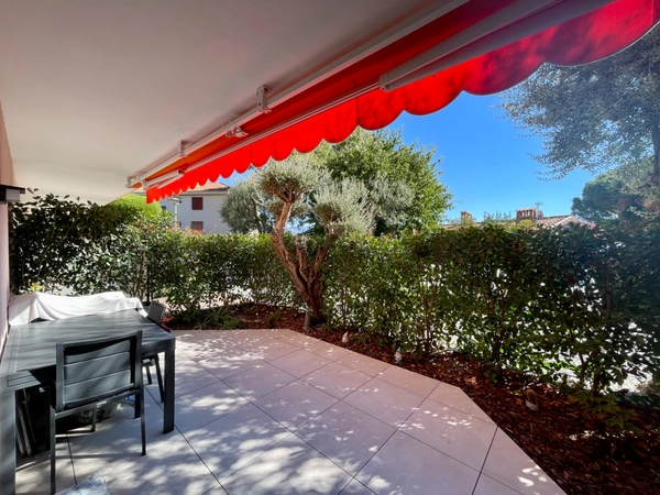 Appartement en rez-de-jardin, au calme, rénové