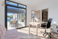 Velaux, villa contemporaine type 4/5 avec studio ,piscine et garage
