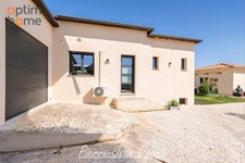 Velaux, villa contemporaine type 4/5 avec studio ,piscine et garage
