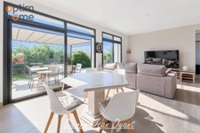 Velaux, villa contemporaine type 4/5 avec studio ,piscine et garage