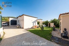 Velaux, villa contemporaine type 4/5 avec studio ,piscine et garage