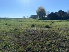 Terrain 584 M²